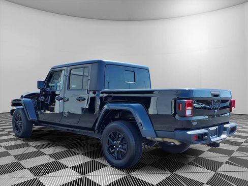 Used 2023 Jeep Gladiator Sport AWD/4WD image 24