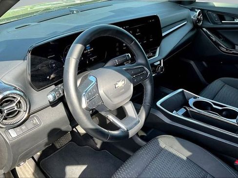 Used 2025 Chevrolet Equinox LT image 17