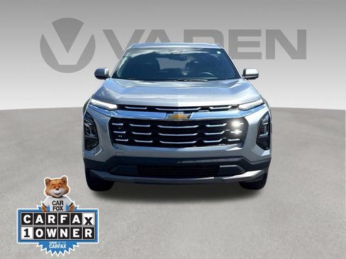 Used 2026 Chevrolet Equinox LT FWD image 2