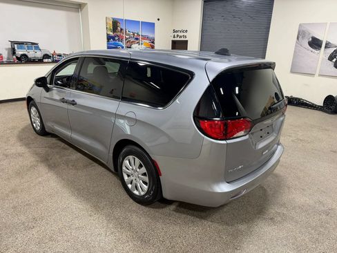 Used 2021 Chrysler Voyager L FWD image 9