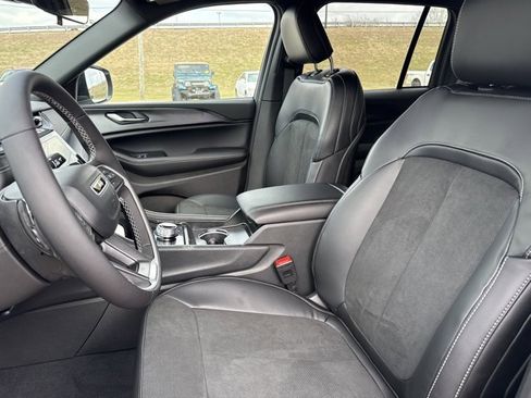 New 2025 Jeep Grand Cherokee Altitude image 5