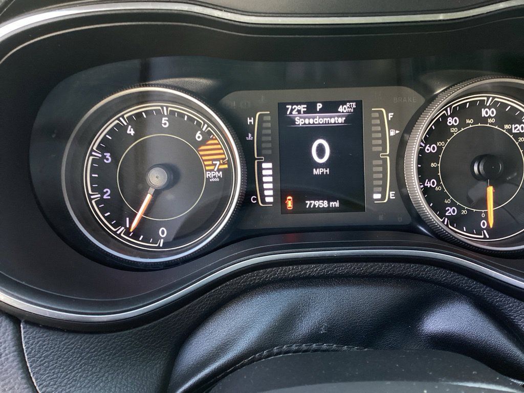 Used 2019 Jeep Cherokee Latitude Plus FWD image 13