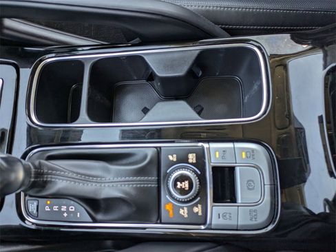 Used 2022 Kia Telluride SX w/ SX Prestige Package image 30