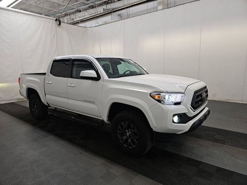 Used 2021 Toyota Tacoma SR5 RWD image 3