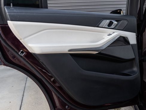 Used 2021 BMW X7 M50i w/ Executive Package image 28