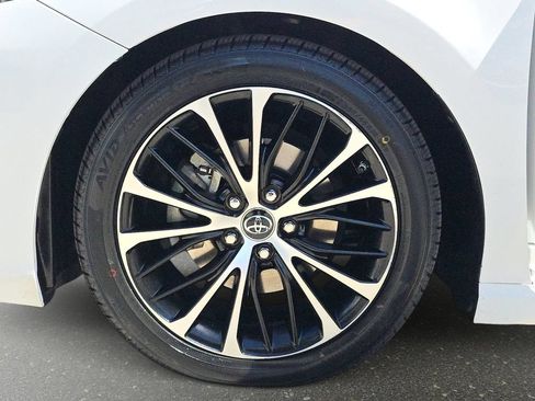 Used 2018 Toyota Camry SE FWD image 35