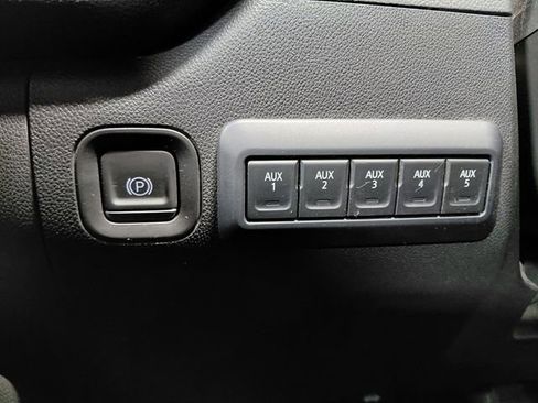 Used 2024 Chevrolet Silverado 2500 Custom w/ Custom Convenience Package AWD/4WD image 50