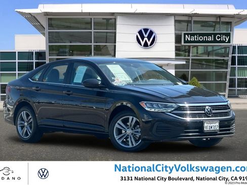 Used 2023 Volkswagen Jetta SE FWD image 1