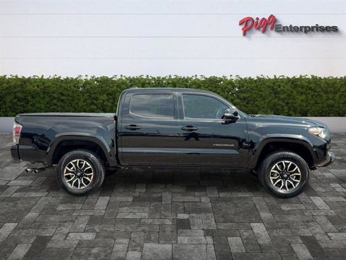Used 2021 Toyota Tacoma TRD Sport AWD/4WD image 9