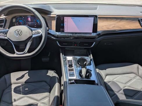 Certified 2024 Volkswagen Atlas SE w/ Black Wheel Package FWD image 16