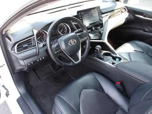 Used 2023 Toyota Camry XLE w/ Cold Weather Package FWD image 9