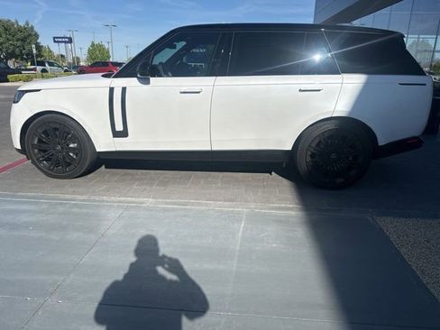 Used 2024 Land Rover Range Rover Long Wheelbase SE image 8