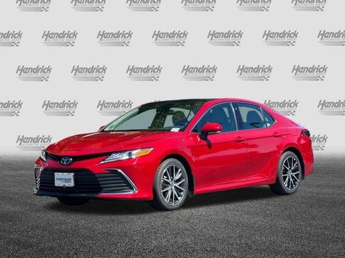 Used 2024 Toyota Camry XLE AWD/4WD image 9