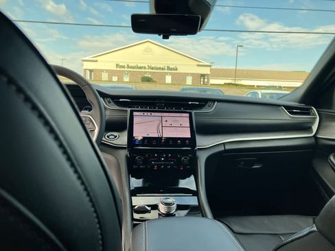 Used 2025 Jeep Grand Cherokee L Limited w/ Luxury Tech Group II image 39