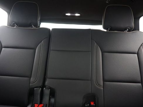 Used 2025 Chevrolet Suburban Premier AWD/4WD image 37
