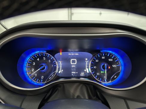 Used 2023 Chrysler Pacifica Touring-L FWD image 22