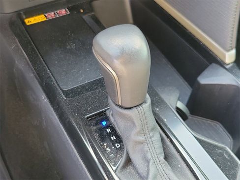 Used 2025 Toyota Camry SE image 28