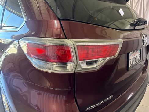 Used 2015 Toyota Highlander Limited FWD image 12