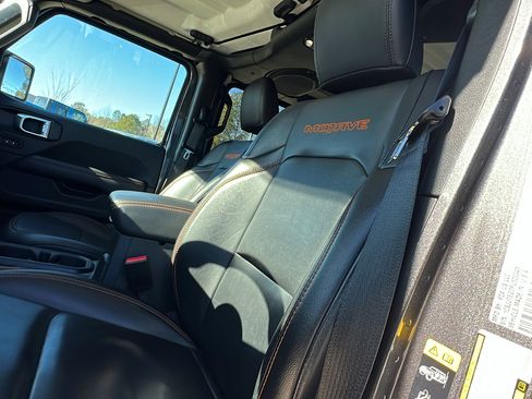 Used 2023 Jeep Gladiator Mojave w/ Cold Weather Group image 18