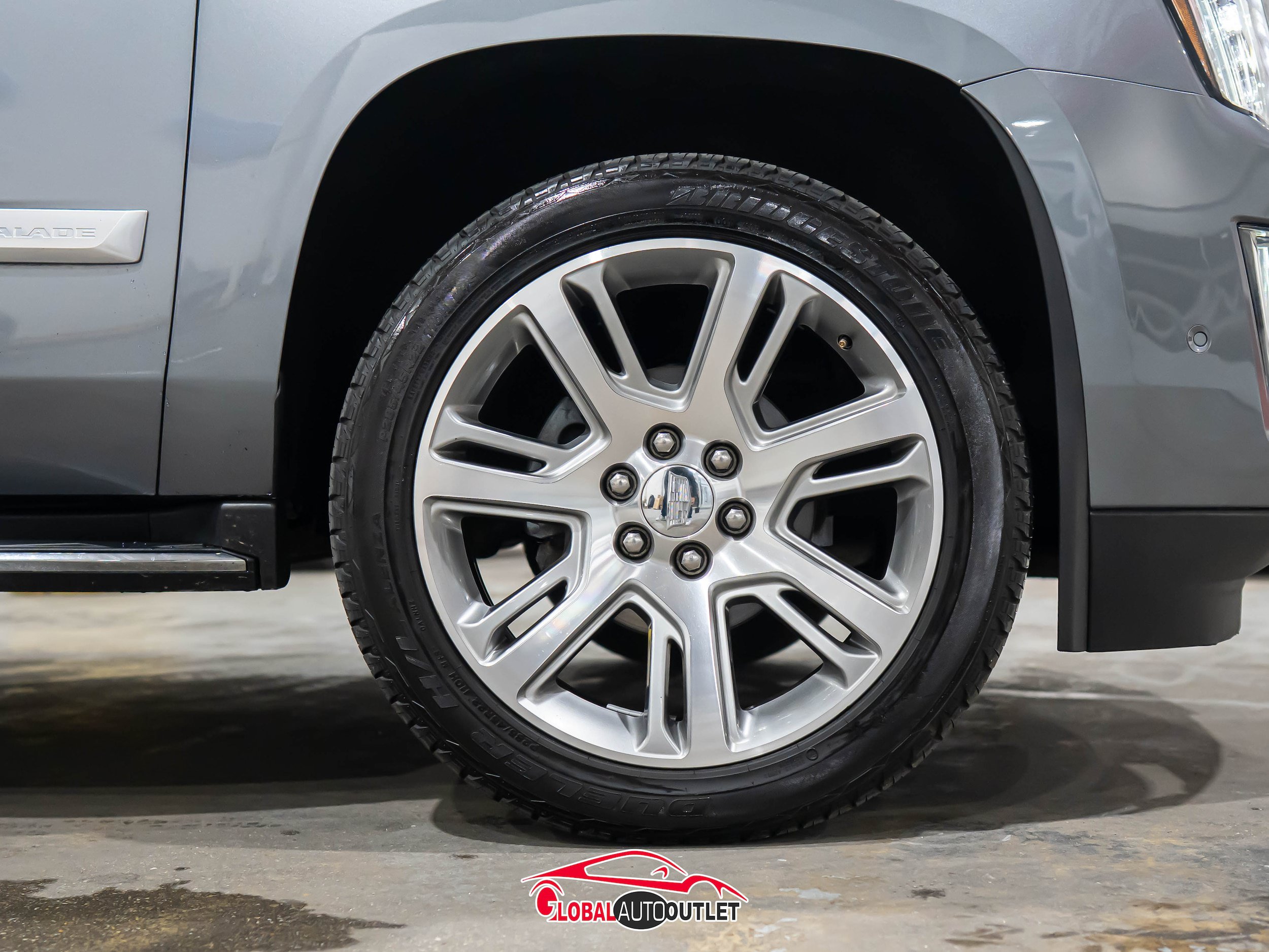 Used 2019 Cadillac Escalade ESV Luxury AWD/4WD image 10