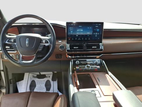 Used 2024 Lincoln Navigator Reserve AWD/4WD image 18