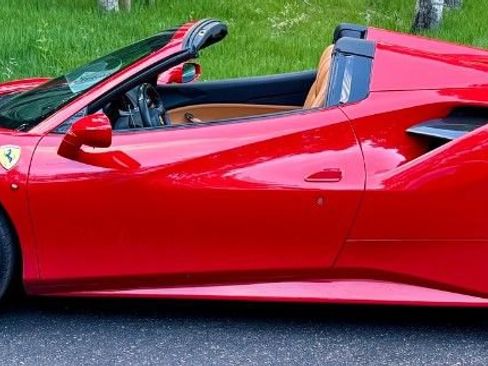 Used 2018 Ferrari 488 Spider RWD image 3