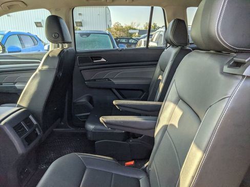 Used 2023 Volkswagen Atlas SE w/ Panoramic Sunroof Package image 7