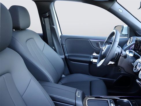 Certified 2025 Mercedes-Benz GLB 250 4MATIC image 10