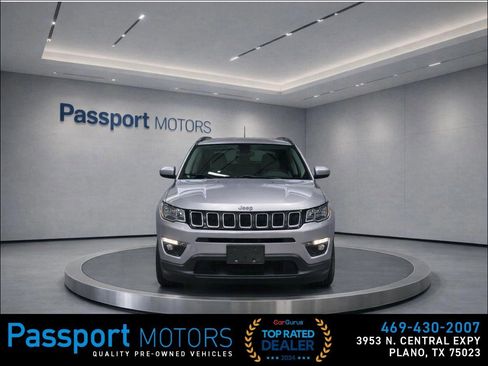 Used 2018 Jeep Compass Latitude w/ Popular Equipment Group FWD image 2