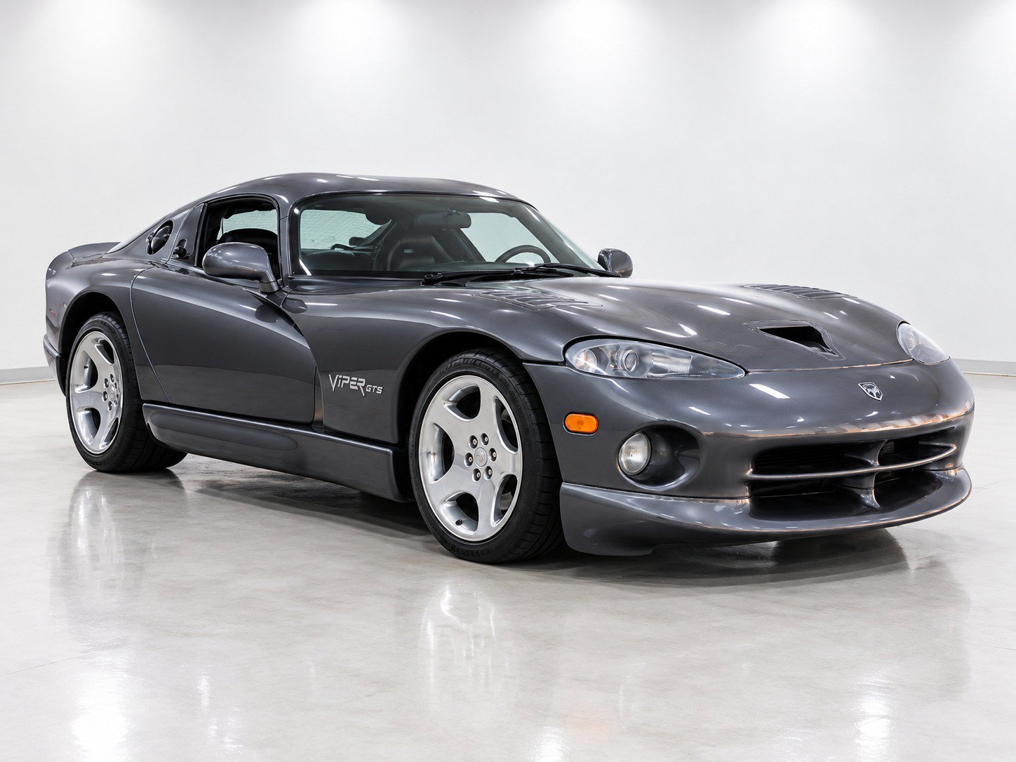 Used 2002 Dodge Viper GTS RWD image 3
