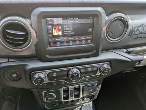 Used 2023 Jeep Gladiator Willys image 20