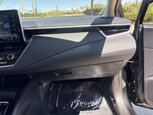 Used 2021 Toyota Corolla LE w/ Carpet Mat Package (TMS) FWD image 17