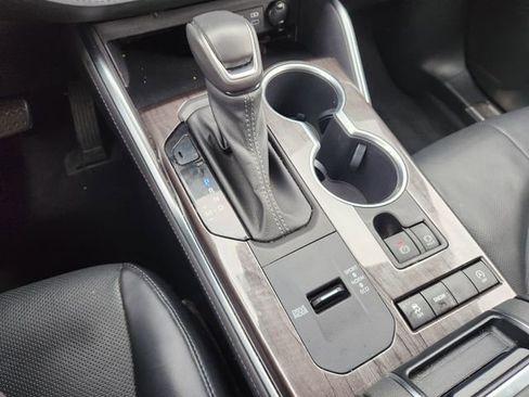 Used 2022 Toyota Highlander Limited FWD image 18