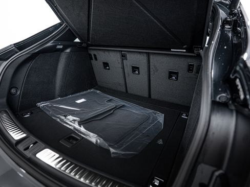 New 2026 Porsche Macan image 24