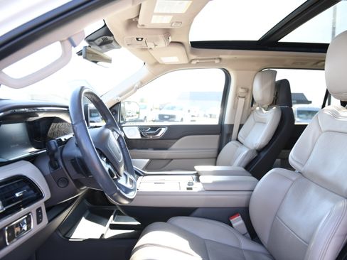 Used 2022 Lincoln Navigator Reserve AWD/4WD image 16