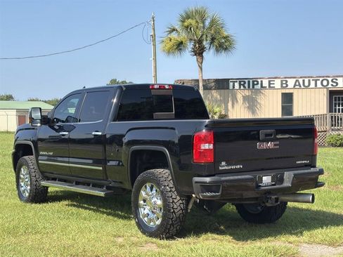 Used 2017 GMC Sierra 2500 Denali w/ Duramax Plus Package AWD/4WD image 8