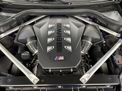 Used 2025 BMW X7 M60i w/ Climate Comfort Package image 26