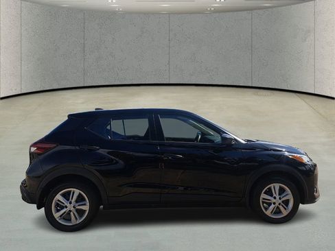 Used 2024 Nissan Kicks S image 5