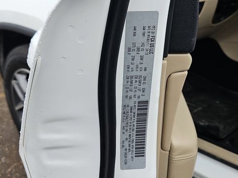 Used 2020 Jeep Grand Cherokee Laredo w/ 18" Wheel & 8.4" Radio Group image 18