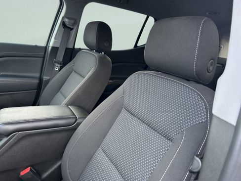 Used 2023 GMC Acadia SLE w/ Driver Convenience Package image 9