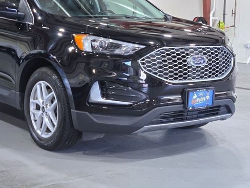 Used 2023 Ford Edge SEL image 2