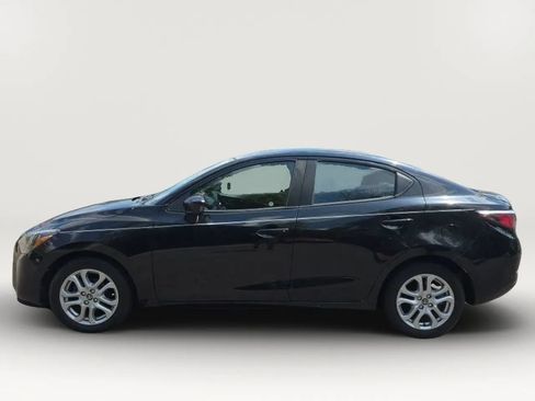 Used 2018 Toyota Yaris iA FWD image 5