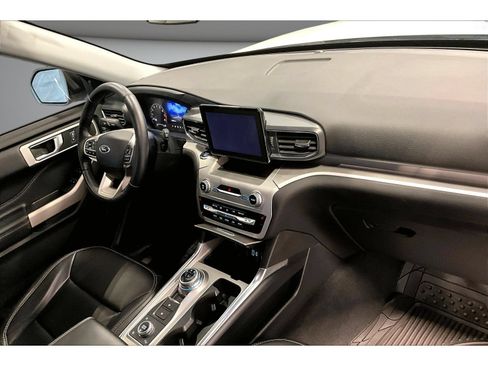 Used 2021 Ford Explorer XLT w/ Equipment Group 202A AWD/4WD image 47