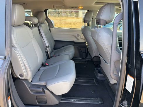 Used 2024 Toyota Sienna XLE image 27