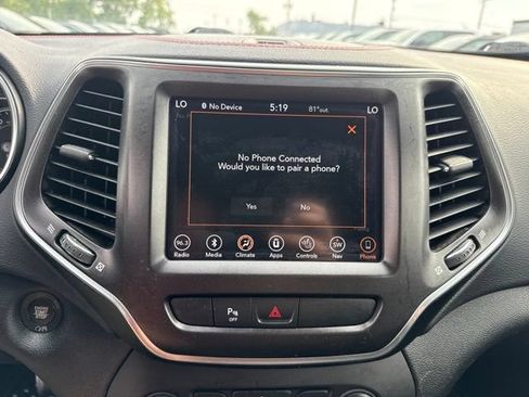 Used 2019 Jeep Cherokee Trailhawk w/ Cold Weather Group AWD/4WD image 23
