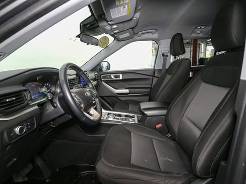 Used 2022 Ford Explorer XLT AWD/4WD image 38