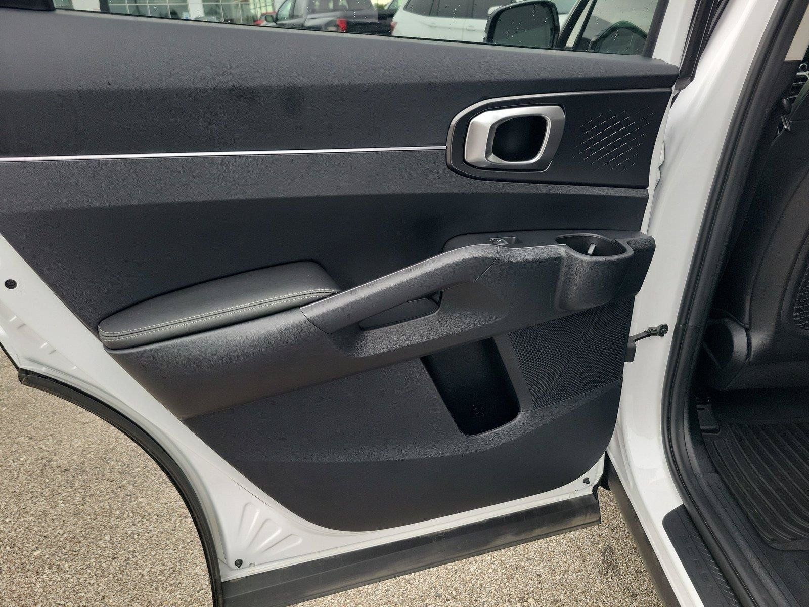 Used 2022 Kia Sorento S w/ Panoramic Sunroof Package FWD image 15