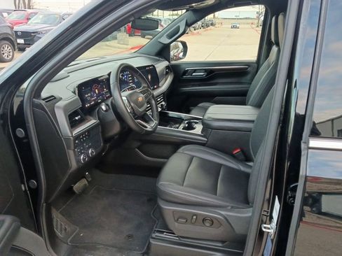 Used 2025 Chevrolet Tahoe LT image 3