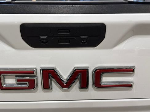 Used 2022 GMC Sierra 1500 Elevation image 9