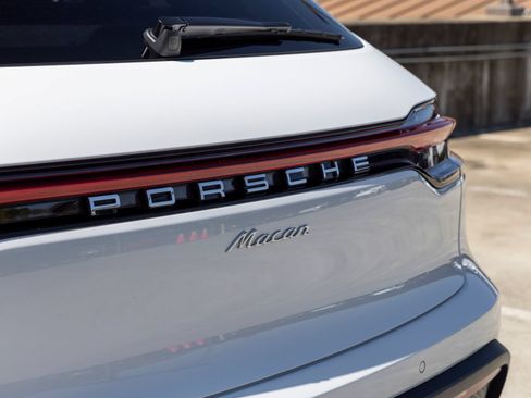 Certified 2026 Porsche Macan AWD/4WD image 22